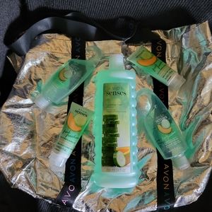 Avon Cucumber Melon Set with Tote